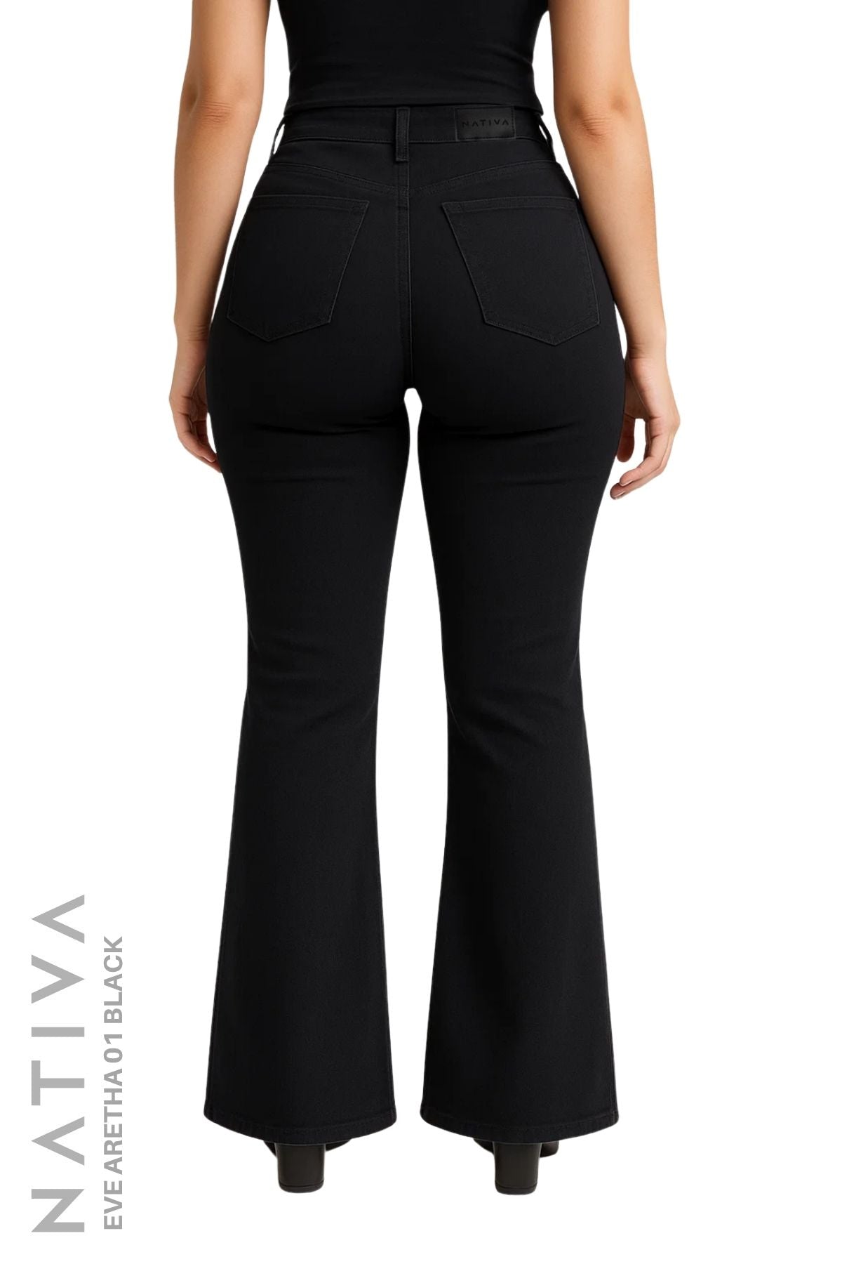 STRAIGHT JEANS, EVE ARETHA 01 BLACK. Talle Medio. Con tejidos ESFD (Extreme Stretch Flattering Denim). Cintura Ajustable PERFECT FIT®