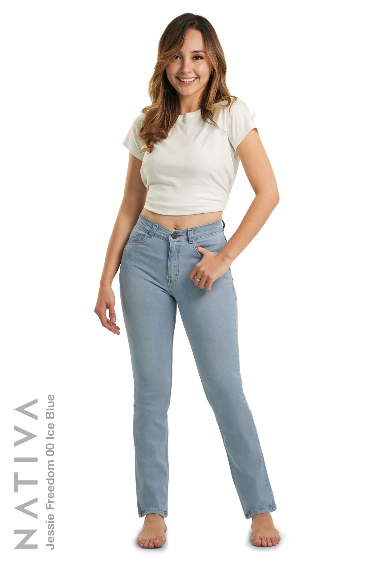 STRAIGHT JEANS, JESSIE FREEDOM 00 ICE BLUE. Talle Medio. Con tejidos super elásticos ESFD (Extreme Stretch Flattering Denim). Cintura Ajustable®