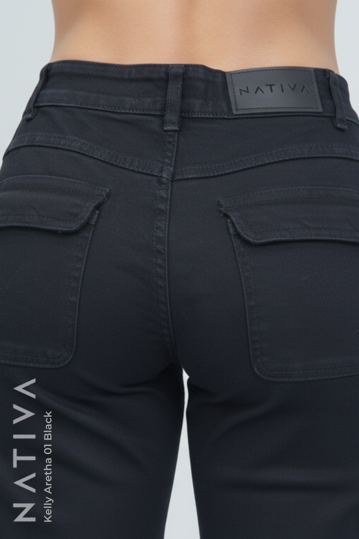 STRAIGHT JEANS, KELLY ARETHA 01 BLACK. Talle Medio. Con tejidos ESFD (Extreme Stretch Flattering Denim). Cintura Ajustable PERFECT FIT®