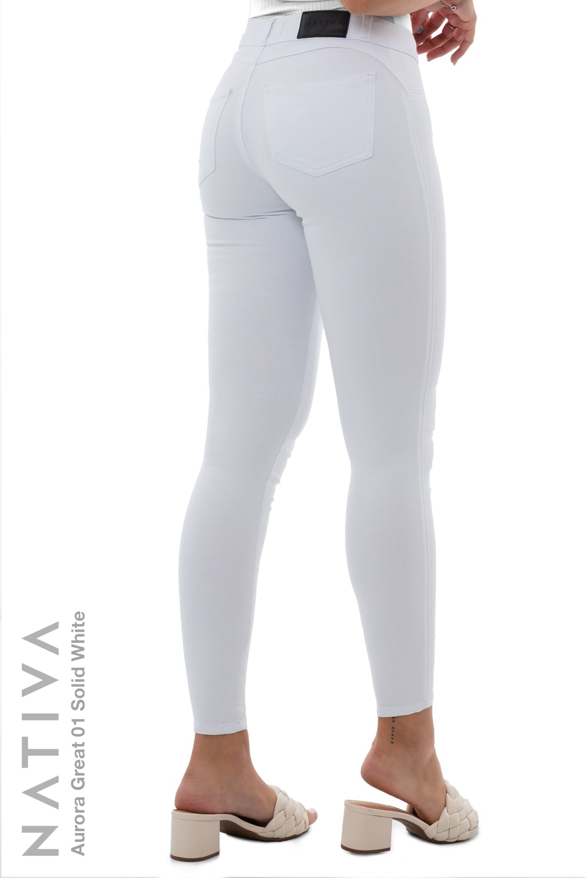 SUPER SKINNY JEANS, AURORA GREAT 01 WHITE, Talle Medio. Moldeador. Cuatro Estaciones. Tecnología No Stress®