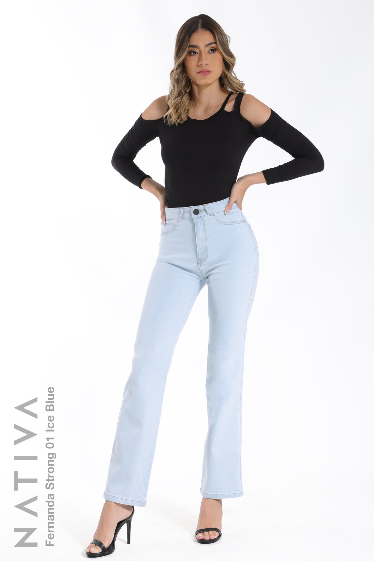 STRAIGHT JEANS, FERNANDA STRONG 01 ICE BLUE. Talle Alto. Con tejidos super elasticos ESFD (Extreme Stretch Flattering Denim). Cintura Ajustable PERFECT FIT®