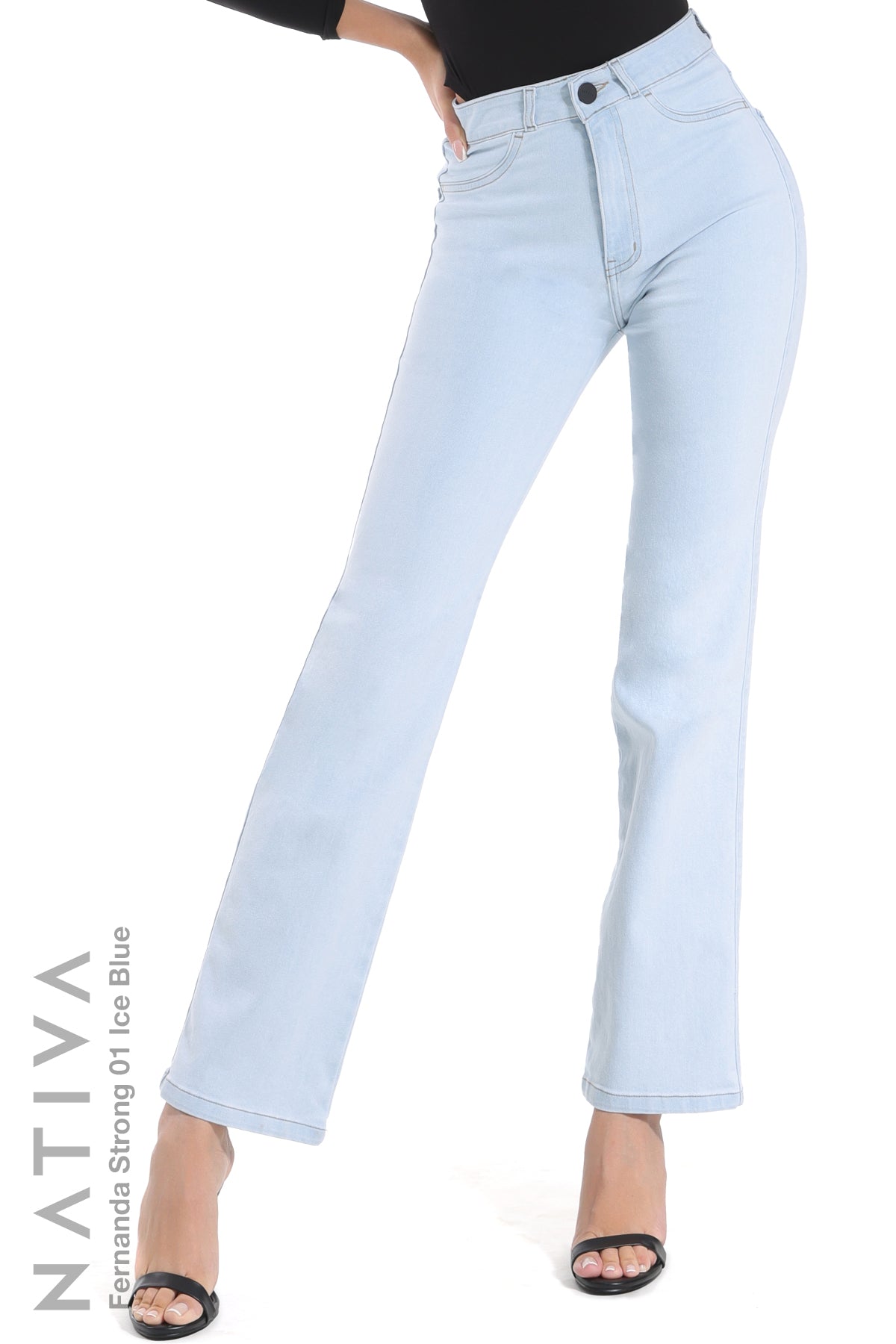 STRAIGHT JEANS, FERNANDA STRONG 01 ICE BLUE. Talle Alto. Con tejidos super elasticos ESFD (Extreme Stretch Flattering Denim). Cintura Ajustable PERFECT FIT®