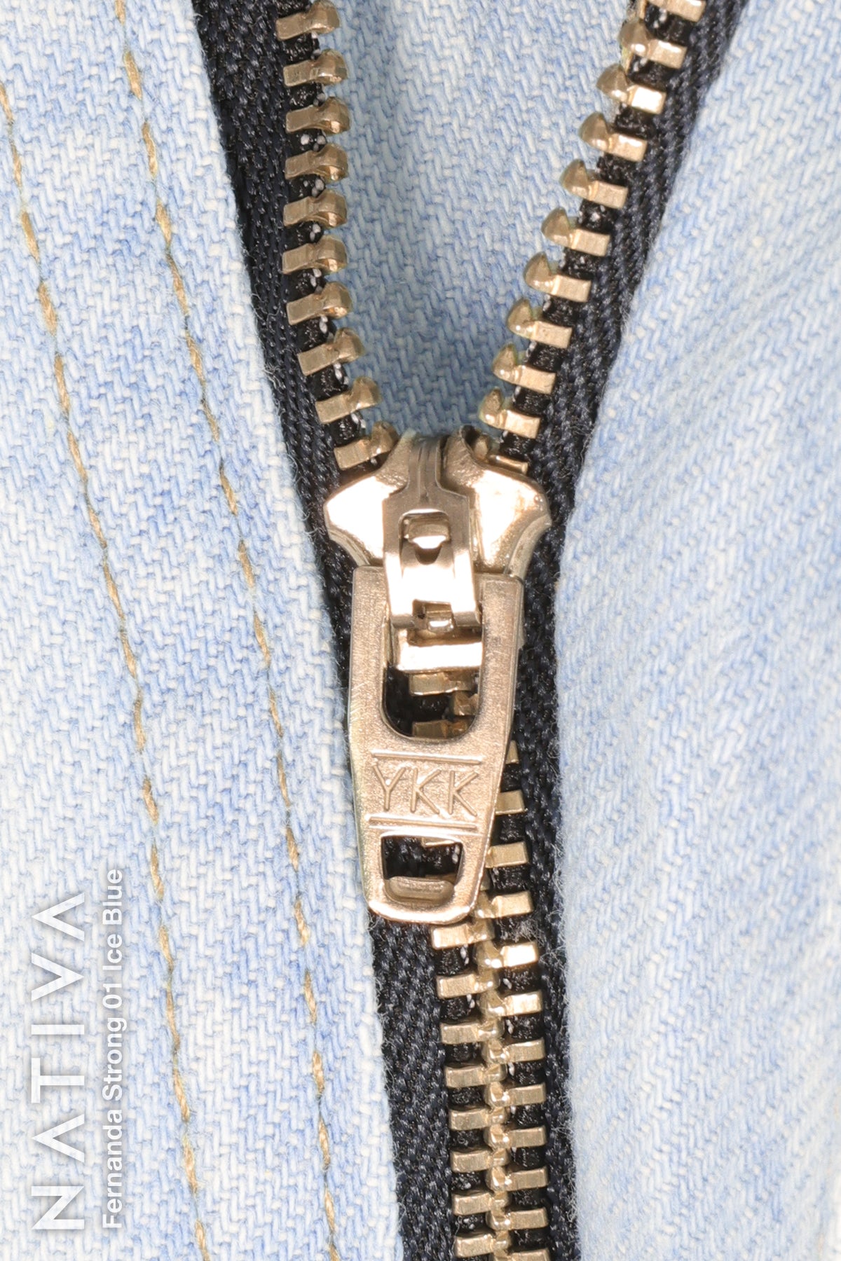 STRAIGHT JEANS, FERNANDA STRONG 01 ICE BLUE. Talle Alto. Con tejidos super elasticos ESFD (Extreme Stretch Flattering Denim). Cintura Ajustable PERFECT FIT®