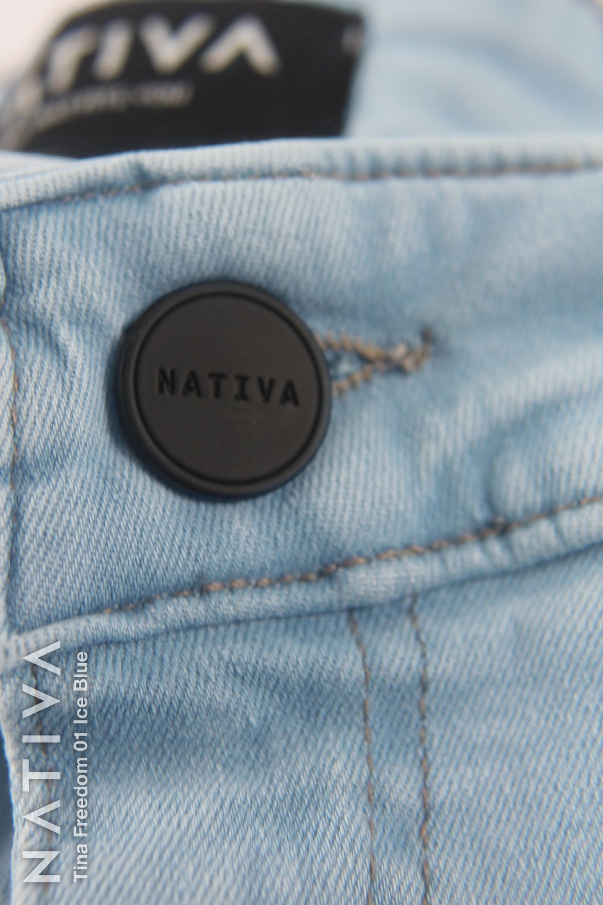 STRAIGHT JEANS, TINA FREEDOM 01 ICE BLUE. Talle Alto. Con tejidos super elásticos ESFD (Extreme Stretch Flattering Denim). Cintura Ajustable®