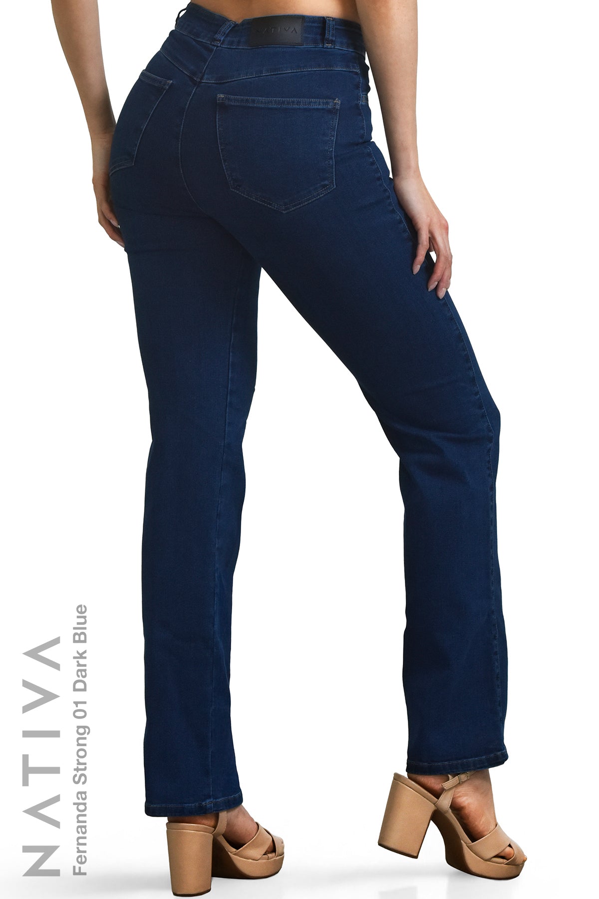 STRAIGHT JEANS, FERNANDA STRONG 01 DARK BLUE. Talle Alto. Con tejidos super elasticos ESFD (Extreme Stretch Flattering Denim). Cintura Ajustable PERFECT FIT®