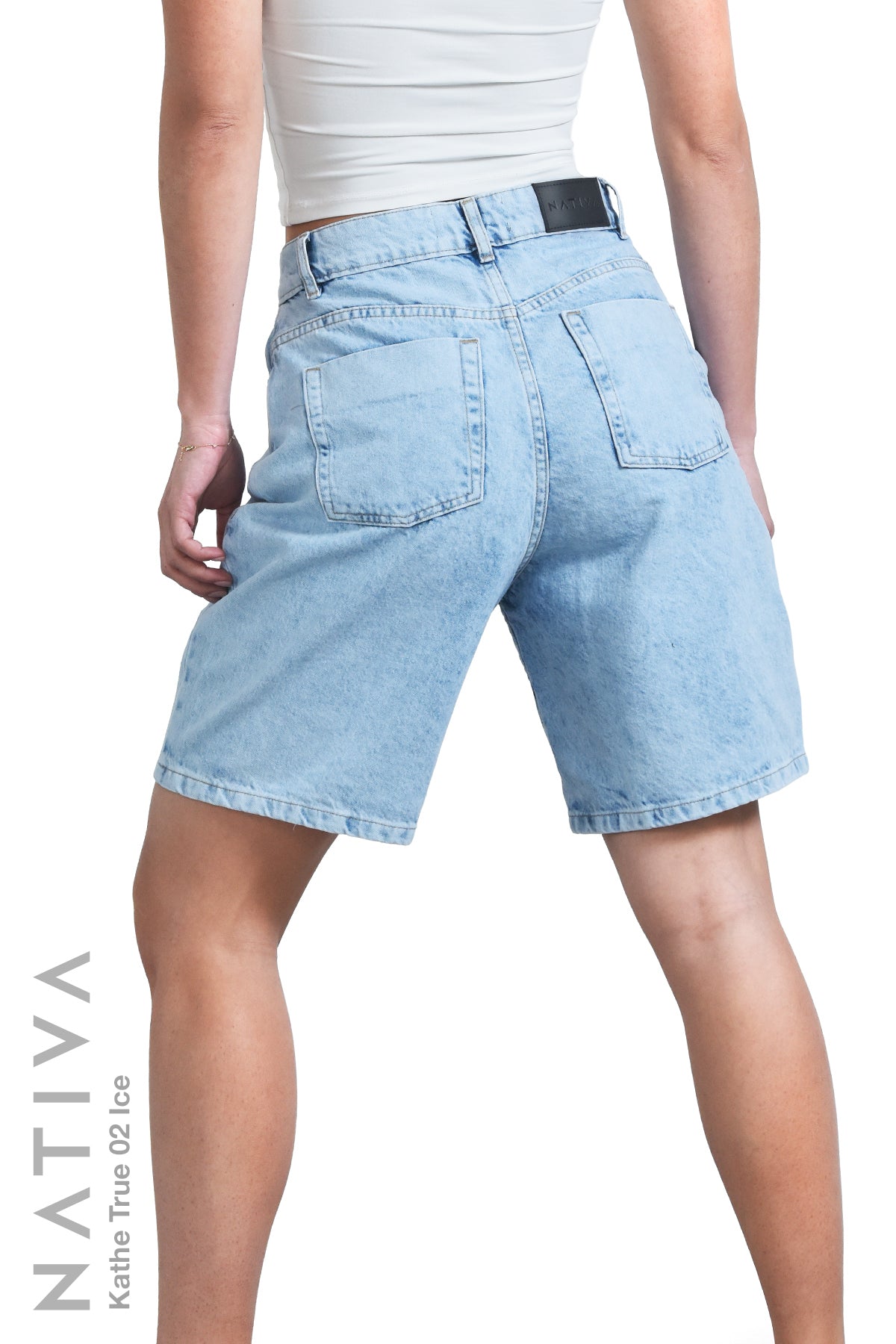 BERMUDA TRUE DENIM, KATHE TRUE 02 ICE. Talle Alto. 100% Algodón Nativo Virgen. Rígido Auténtico e Interminable. Cintura Ajustable PERFECT FIT®