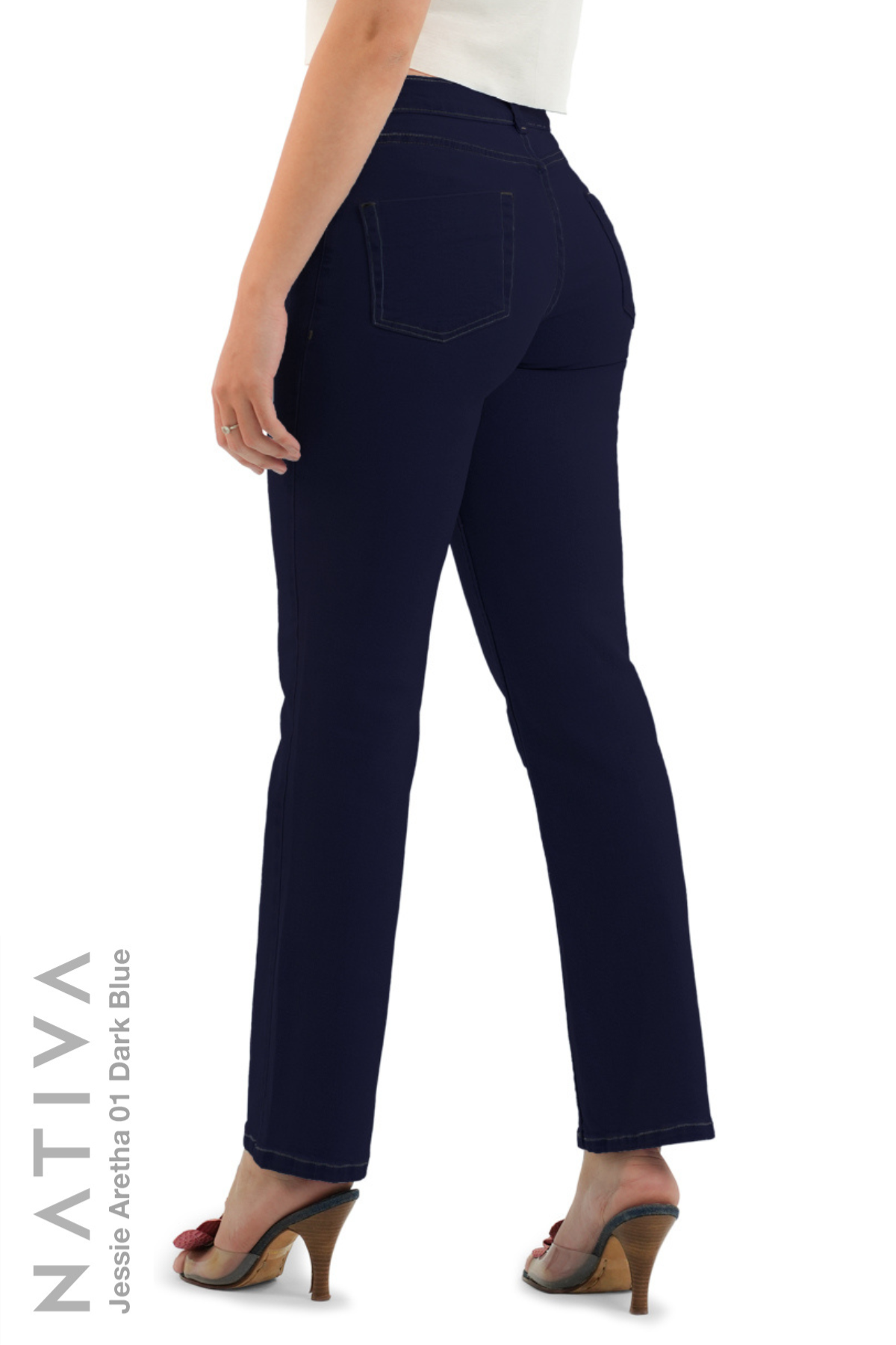 STRAIGHT JEANS, JESSIE ARETHA 01 DARK BLUE. Talle Medio. Con tejidos ESFD (Extreme Stretch Flattering Denim). Cintura Ajustable PERFECT FIT®