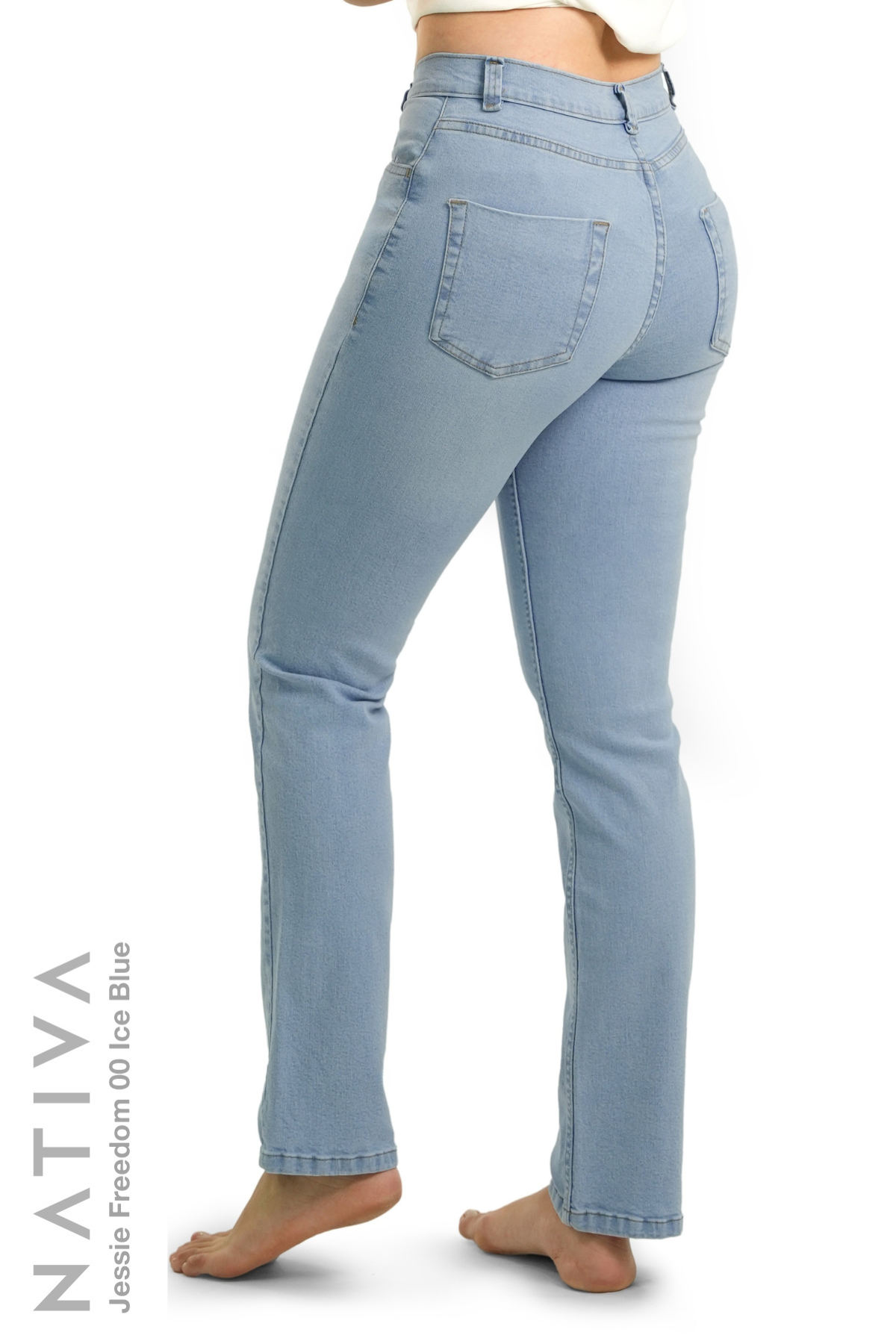 STRAIGHT JEANS, JESSIE FREEDOM 00 ICE BLUE. Talle Medio. Con tejidos super elásticos ESFD (Extreme Stretch Flattering Denim). Cintura Ajustable®
