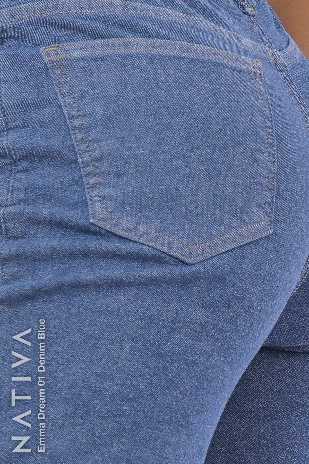 STRAIGHT JEANS, EMMA DREAM 01 DENIM BLUE. Talle Alto. Con tejidos super elásticos ESFD (Extreme Stretch Flattering Denim). Cintura Ajustable PERFECT FIT®