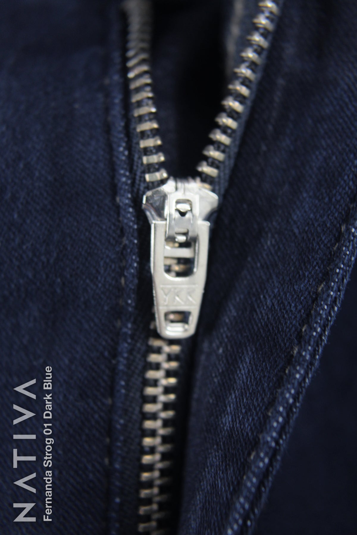 STRAIGHT JEANS, FERNANDA STRONG 01 DARK BLUE. Talle Alto. Con tejidos super elasticos ESFD (Extreme Stretch Flattering Denim). Cintura Ajustable PERFECT FIT®