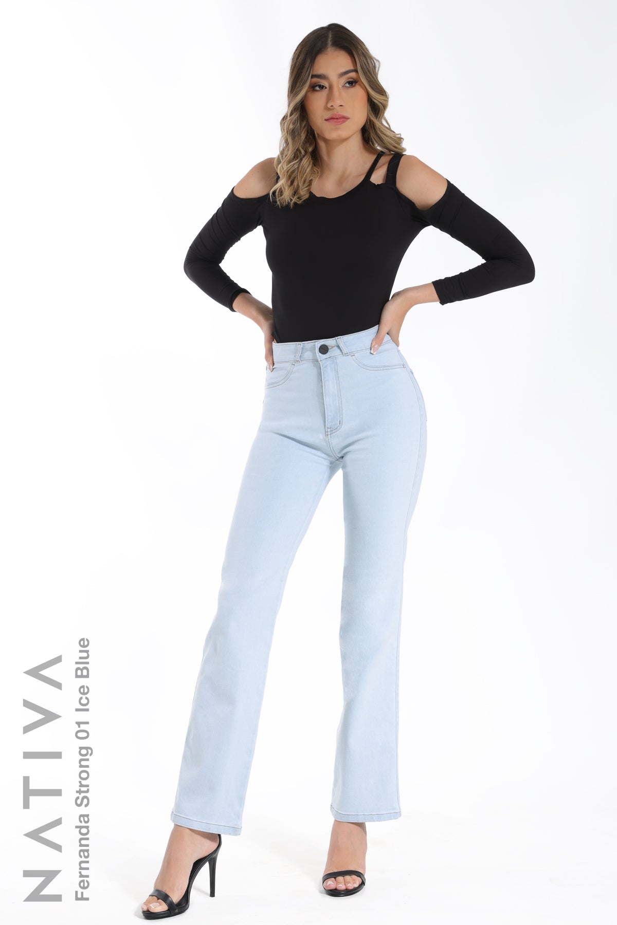 STRAIGHT JEANS, FERNANDA STRONG 01 ICE BLUE. Talle Alto. Con tejidos ESFD (Extreme Stretch Flattering Denim). Cintura Ajustable PERFECT FIT®