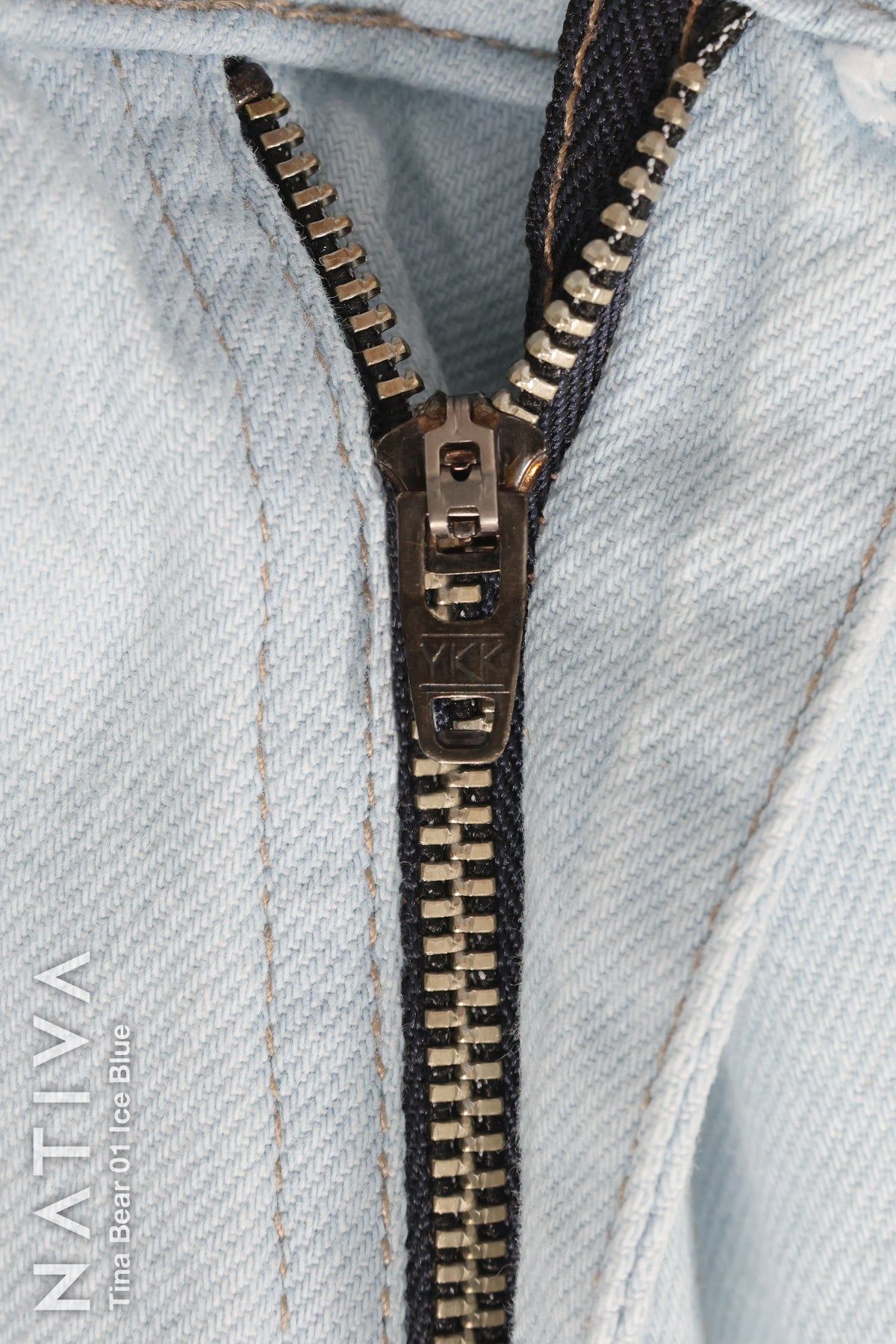 STRAIGHT JEANS, TINA BEAR 01 ICE BLUE. Talle Alto. Alto Confort. 100% Algodón Nativo Virgen. Rígido Auténtico e Interminable. Cintura Ajustable PERFECT FIT®