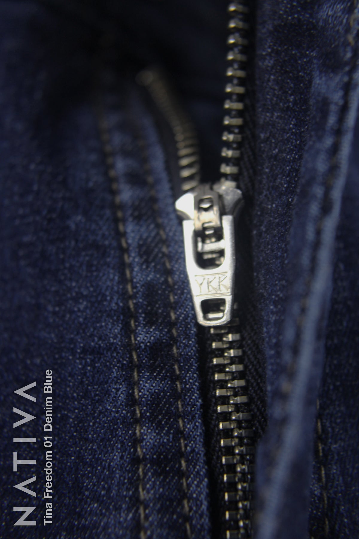 STRAIGHT JEANS, TINA FREEDOM 01. DENIM BLUE. Talle Alto. Con tejidos super elásticos ESFD (Extreme Stretch Flattering Denim). Cintura Ajustable®