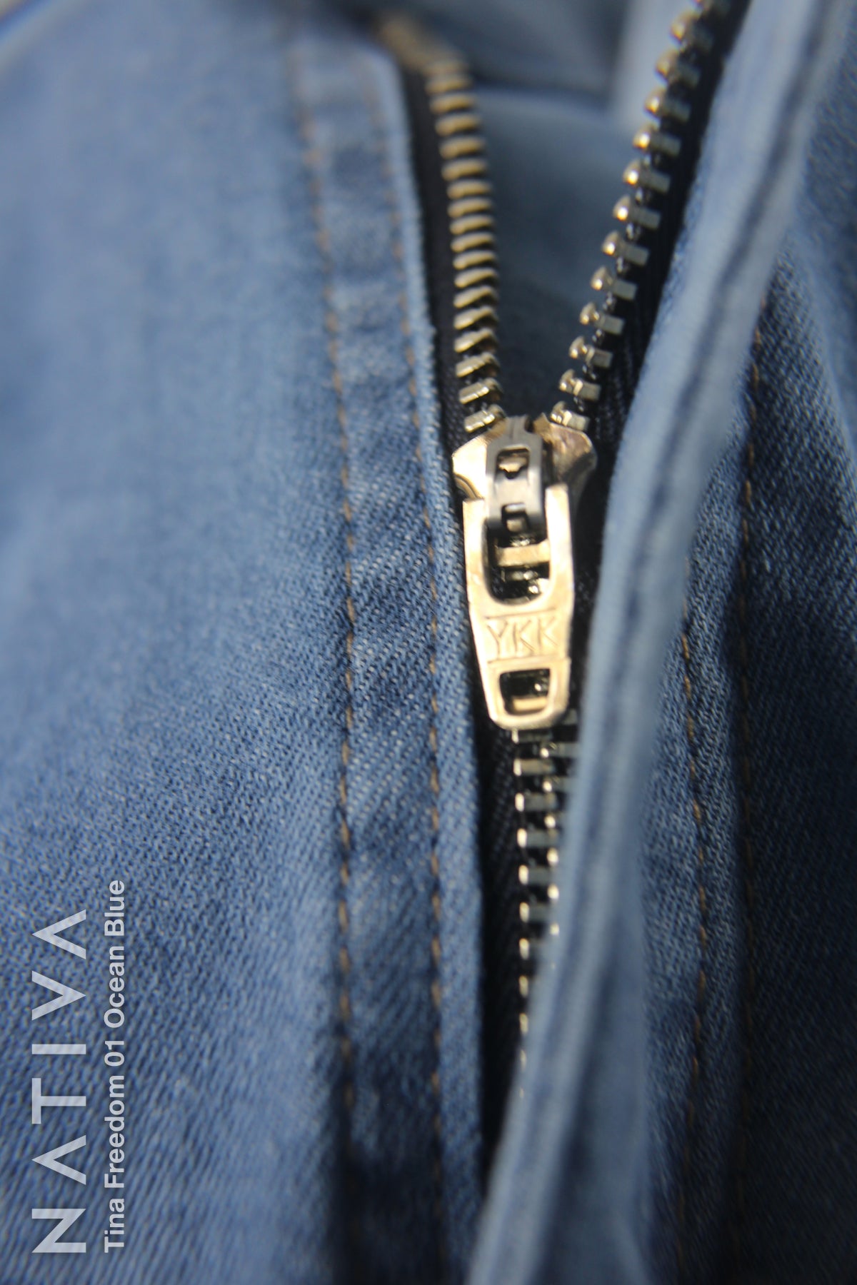 STRAIGHT JEANS, TINA FREEDOM 01 OCEAN BLUE. Talle Alto. Con tejidos super elásticos ESFD (Extreme Stretch Flattering Denim). Cintura Ajustable®