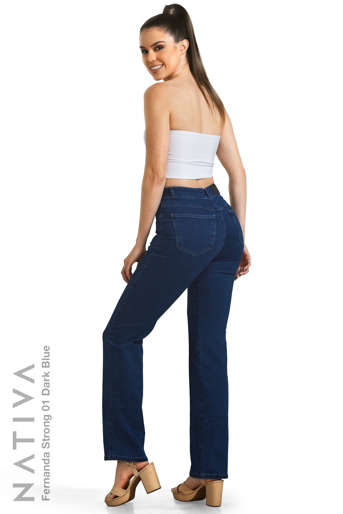 STRAIGHT JEANS, FERNANDA STRONG 01 DARK BLUE. Talle Alto. Con tejidos super elasticos ESFD (Extreme Stretch Flattering Denim). Cintura Ajustable PERFECT FIT®