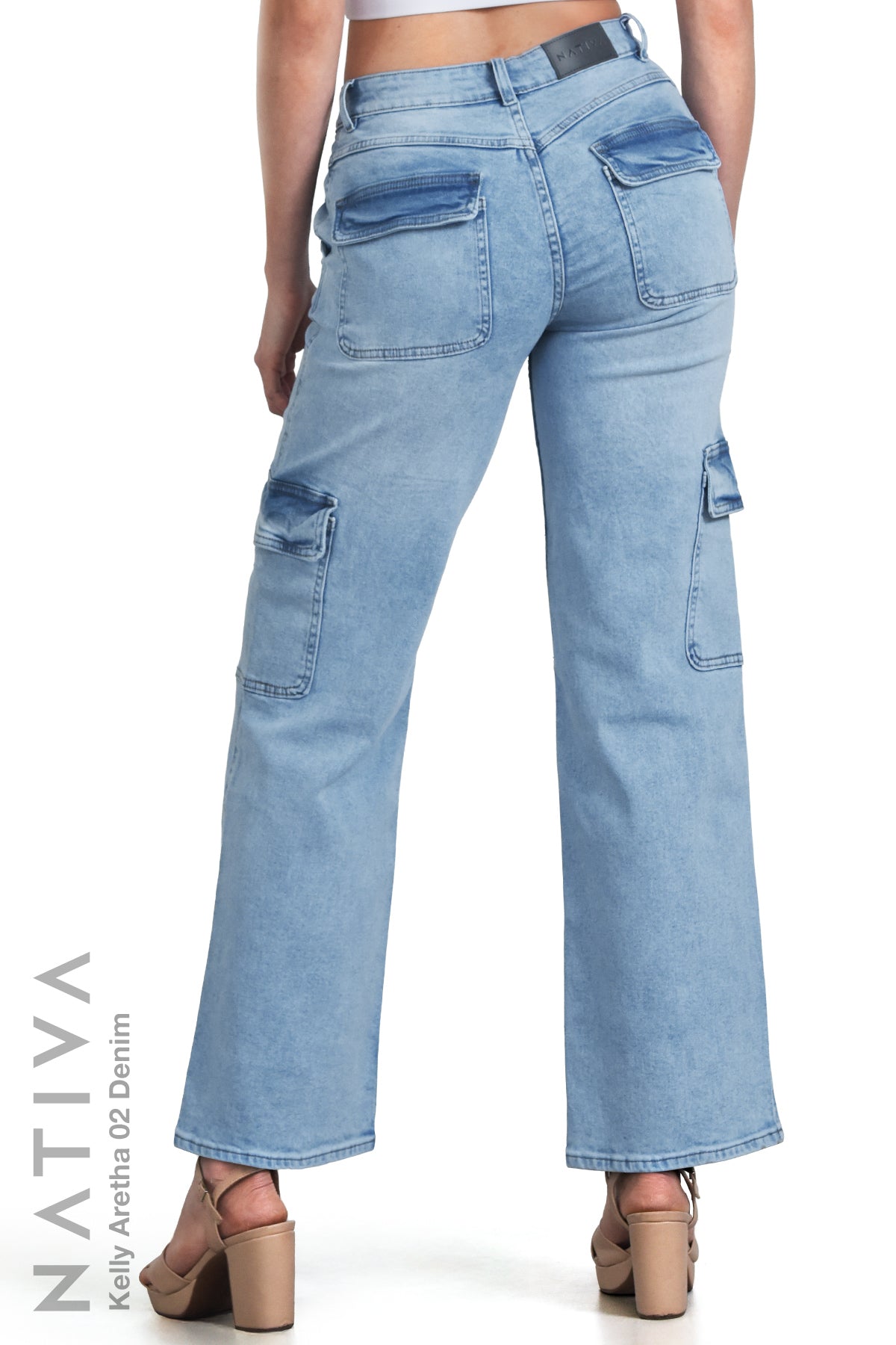STRAIGHT JEANS, KELLY ARETHA 02 DENIM BLUE. Talle Medio. Con tejidos ESFD (Extreme Stretch Flattering Denim). Cintura Ajustable PERFECT FIT®