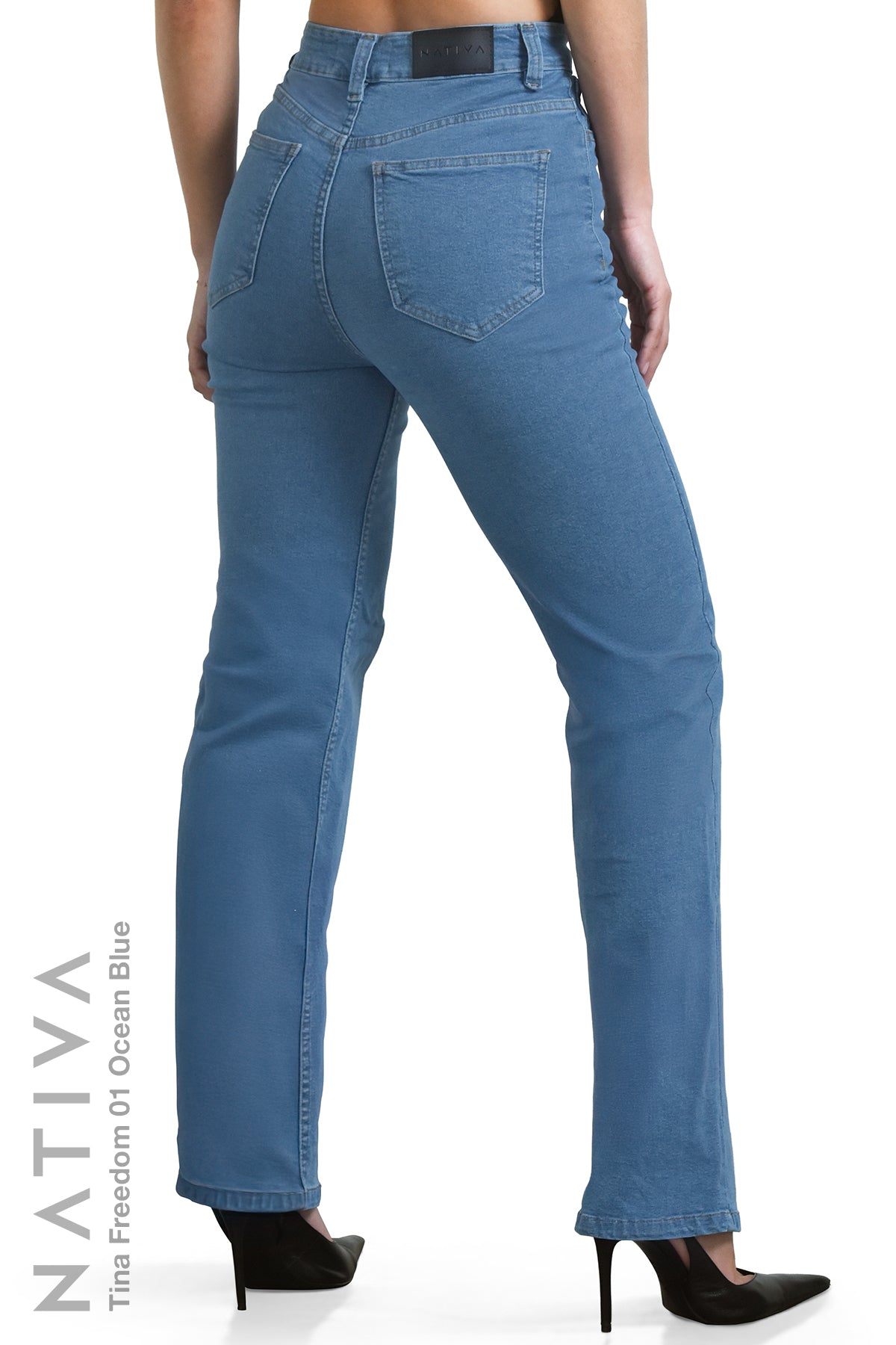 STRAIGHT JEANS, TINA FREEDOM 01 OCEAN BLUE. Talle Alto. Con tejidos super elásticos ESFD (Extreme Stretch Flattering Denim). Cintura Ajustable®